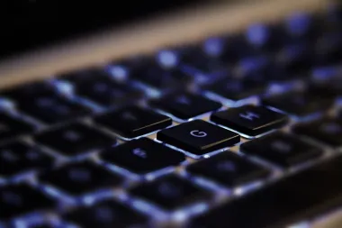 Doznajte kako odblokirati tipkovnicu na računalu