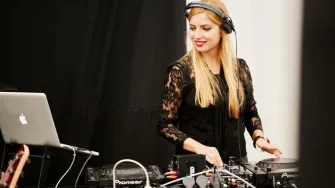 #podrzidomace: Naša DJ-ica je zbog korone preko noći ostala bez svih gaža, no ne odustaje od glazbe i smišlja nove - drugačije projekte