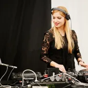 #podrzidomace: Naša DJ-ica je zbog korone preko noći ostala bez svih gaža, no ne odustaje od glazbe i smišlja nove - drugačije projekte