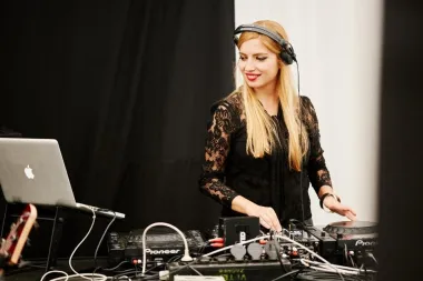 #podrzidomace: Naša DJ-ica je zbog korone preko noći ostala bez svih gaža, no ne odustaje od glazbe i smišlja nove - drugačije projekte