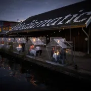Orginalna ideja: Restoran u Amsterdamu testira 'staklenike' koji su sigurni, ali i nevjerojatno romantični