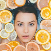 Serumi za lice s vitaminom C su pravi hit, no znaš li kako ih pravilno koristiti?