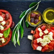Teško ti je pratiti mediteransku prehranu? Prema novim istraživanjima u prehranu možeš unijeti i ovu namirnicu i biti još zdravija