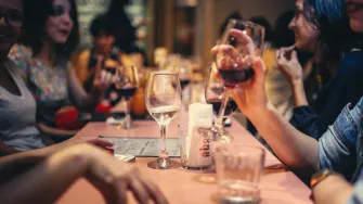 Kako pravilno držati čašu za vino?