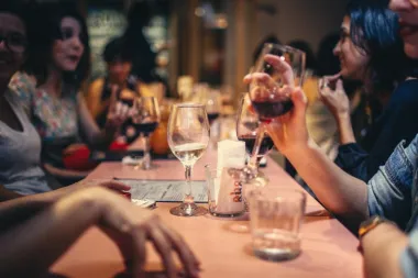 Kako pravilno držati čašu za vino?
