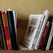 Budite kreativni i uštedite novac: Doznajte kako napraviti policu od drveta