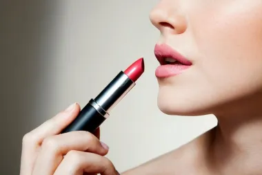 Tražiš svoj savršeni ruž? Otkrij koja nijansa ti odgovara prema horoskopskom znaku