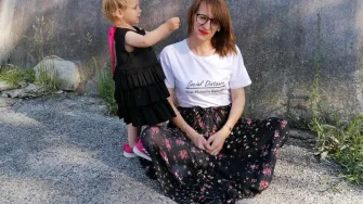 Zbog korone je izgubila posao i to ju je potaklo da pokrene svoj brend. Željka sada dizajnira i šiva odjeću za djevojčice
