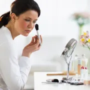 Prešla si 40-u? Pronašle smo pudere koji najviše laskaju zrelijoj koži