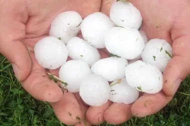 Znate li kako možete zaštiti auto od tuče