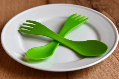 Savjeti kako zalijepiti puknutu plastiku
