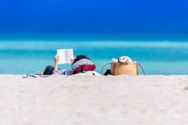 Sunce, more i čitanje: Ovo je naš izbor knjiga koje su idealno ljetno štivo za plažu