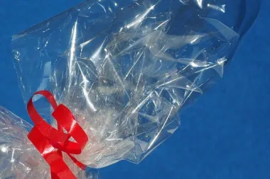 Kreativne ideje - Kako zamotati poklon u celofan?