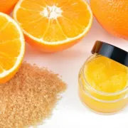 Nitko ne voli suhe i ispucale usne: Pronašle smo DIY recepte za nježne pilinge