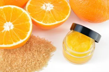 Nitko ne voli suhe i ispucale usne: Pronašle smo DIY recepte za nježne pilinge