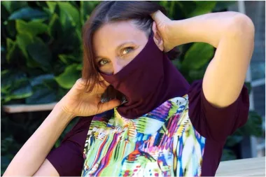 Modna savjetnica i dizajnerica Alma Premerl Zoko smisila je haljine sa stiliziranom zaštitnom maskom