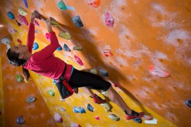 Voliš adrenalinske sportove, ali još nisi isprobala penjanje na stijeni? To je sport koji razvija tijelo i smiruje um