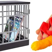 Od kaveza za mobitele do špek flastera: 12 najčudnijih proizvoda na Amazonu koji se prodaju kao ludi