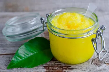 Kao naručeno za ljeto: DIY piling od samo četiri sastojka za glatku kožu