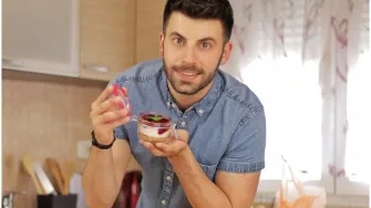 Ukusni cheesecake sa šumskim voćem kojeg možeš ponijeti i na piknik