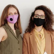 Maske naše svagdašnje: Izbjegni neugodnosti nošenja maske s ovih osam odličnih savjeta