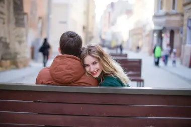 Kako zavesti muškarca? Neka ti njegov horoskopski znak pomogne u tome