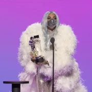 Lady Gaga 'pomela' VMA nagrade, a njezine maske odnijele su pravu pobjedu