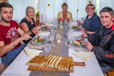 Upoznaj kandidate koji će kuhati u goranskom tjednu 'Večere za 5 na selu', ima i jedno poznato lice