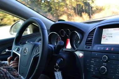 Pravilo desne strane - Autoškola