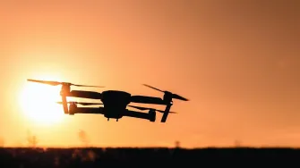 Kako upravljati dronom?
