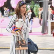Antea Kodžoman prošetala špicom u skupocjenoj kombinaciji, a cijeli outfit je začinio i njezin pas