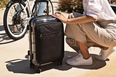 Pronašle smo stylish kofer napravljen od samo 30 recikliranih boca