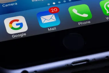 Kako proslijediti email?