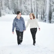 Zaljubljuješ li se zapravo ili te je zavarala sezona? Saznale smo što je 'cuffing' sezona