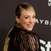 Od Kaley Cuoco možemo naučiti kako zavoljeti sebe, ali i imati savršen ten