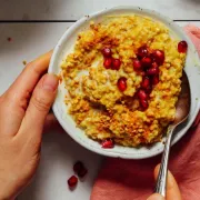 Uvrsti zobenu kašu s kurkumom i šipkom u svoj zimski jelovnik