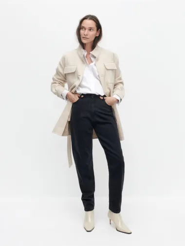 Crne traperice su 'must have' i lako će se uklopiti u svaki outfit