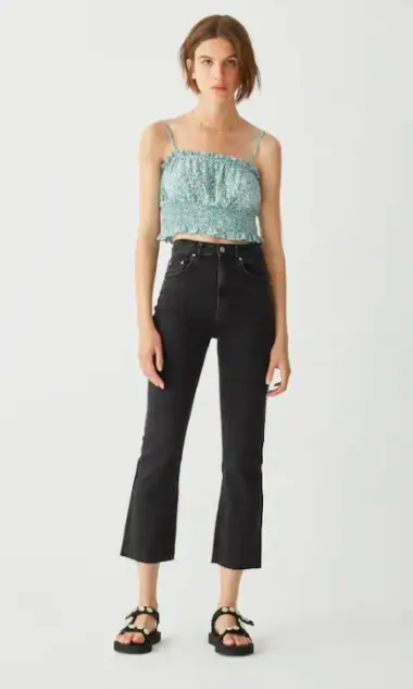 Crne traperice su 'must have' i lako će se uklopiti u svaki outfit