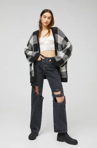 Crne traperice su 'must have' i lako će se uklopiti u svaki outfit