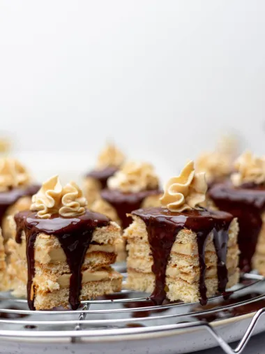 Pijesak torta sa ganache kremom se ne peče, a osvaja okusom