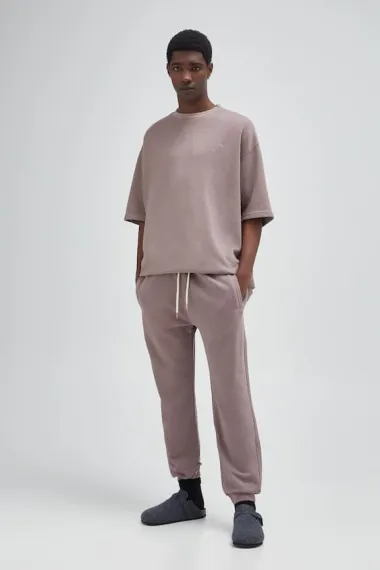 Pull and Bear ima novu unisex kolekciju prekrasnih zemljanih tonova
