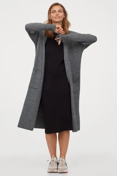 Oversized kardigani nikad ne izlaze iz mode, a ove sezone ih obožavamo