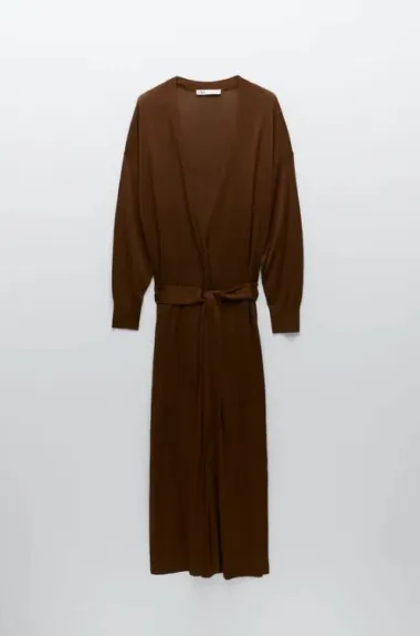 Oversized kardigani nikad ne izlaze iz mode, a ove sezone ih obožavamo