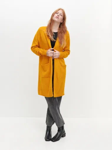 Oversized kardigani nikad ne izlaze iz mode, a ove sezone ih obožavamo