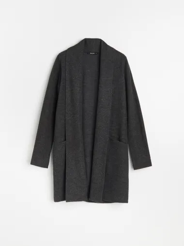 Oversized kardigani nikad ne izlaze iz mode, a ove sezone ih obožavamo