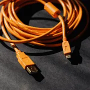 Kako napuniti mobitel bez punjača?