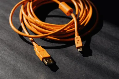 Kako napuniti mobitel bez punjača?