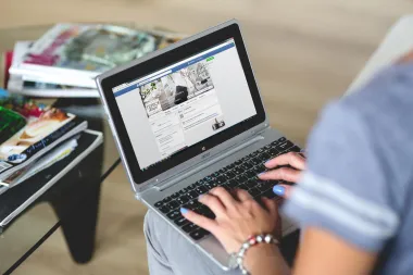Kako staviti link na Facebook?