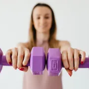 Ovaj trening od 15 minuta ojačat će tvoje tijelo od glave do pete