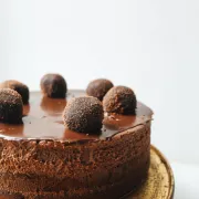 Čokoladni cheesecake: Neodoljivi kolač koji se ne peče